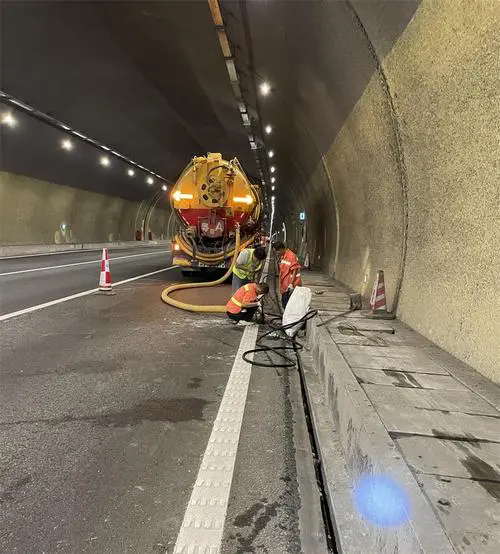 承留镇隧道排水渠清淤